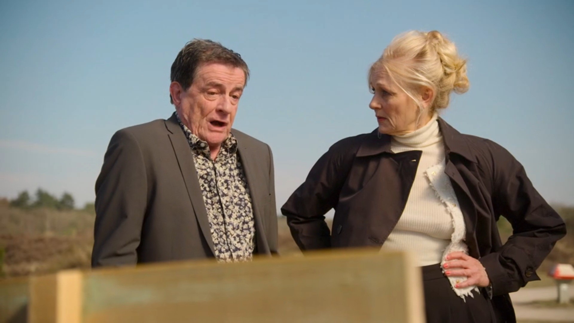 Henk houdt Elly nog steeds geheim voor Laura